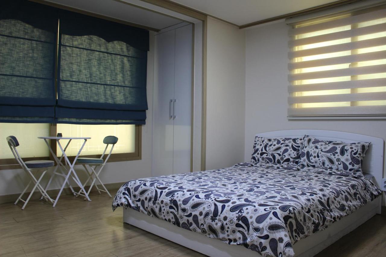 Bunk Guesthouse Hongdae2 Сеул Экстерьер фото