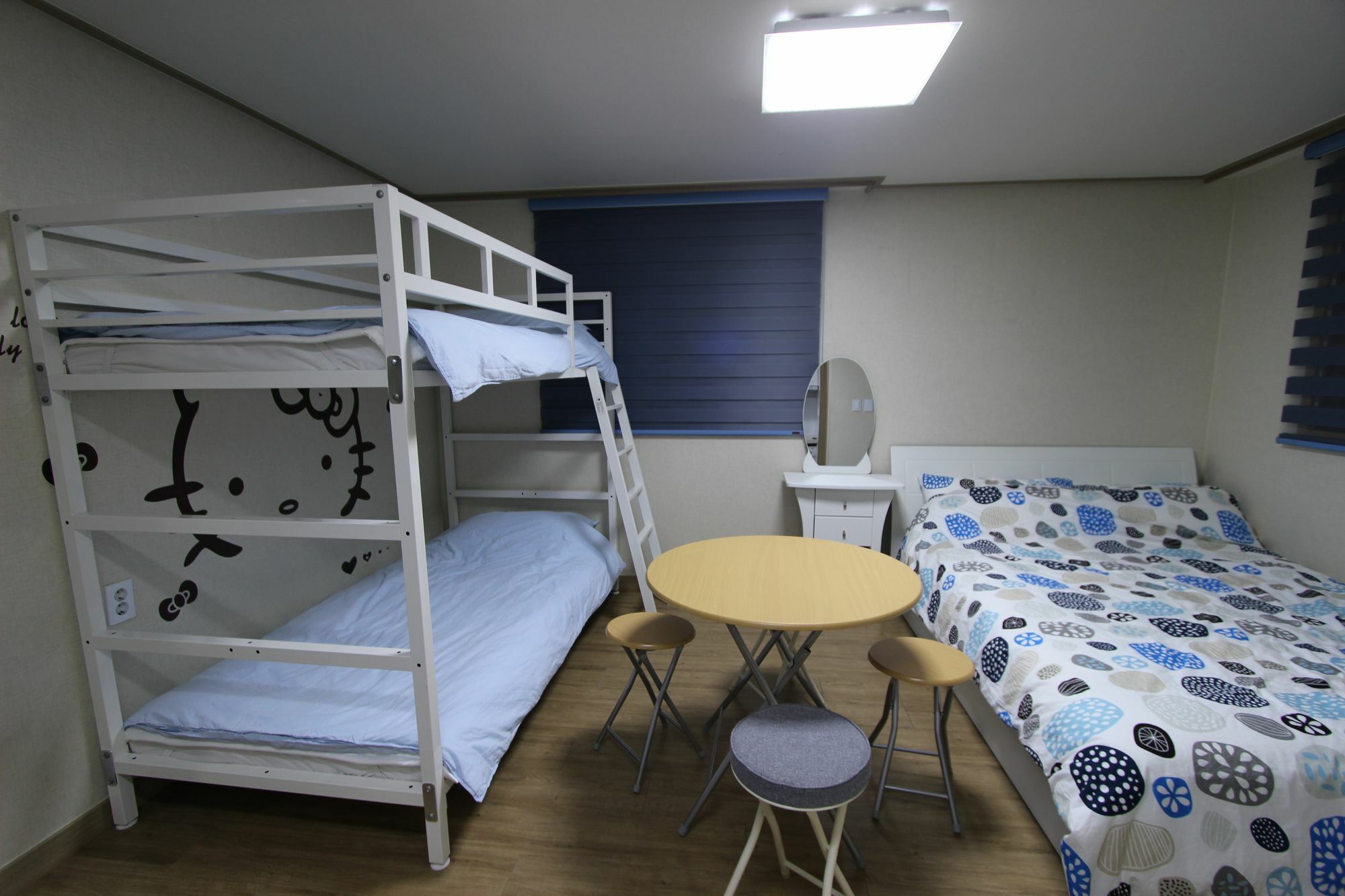 Bunk Guesthouse Hongdae2 Сеул Экстерьер фото