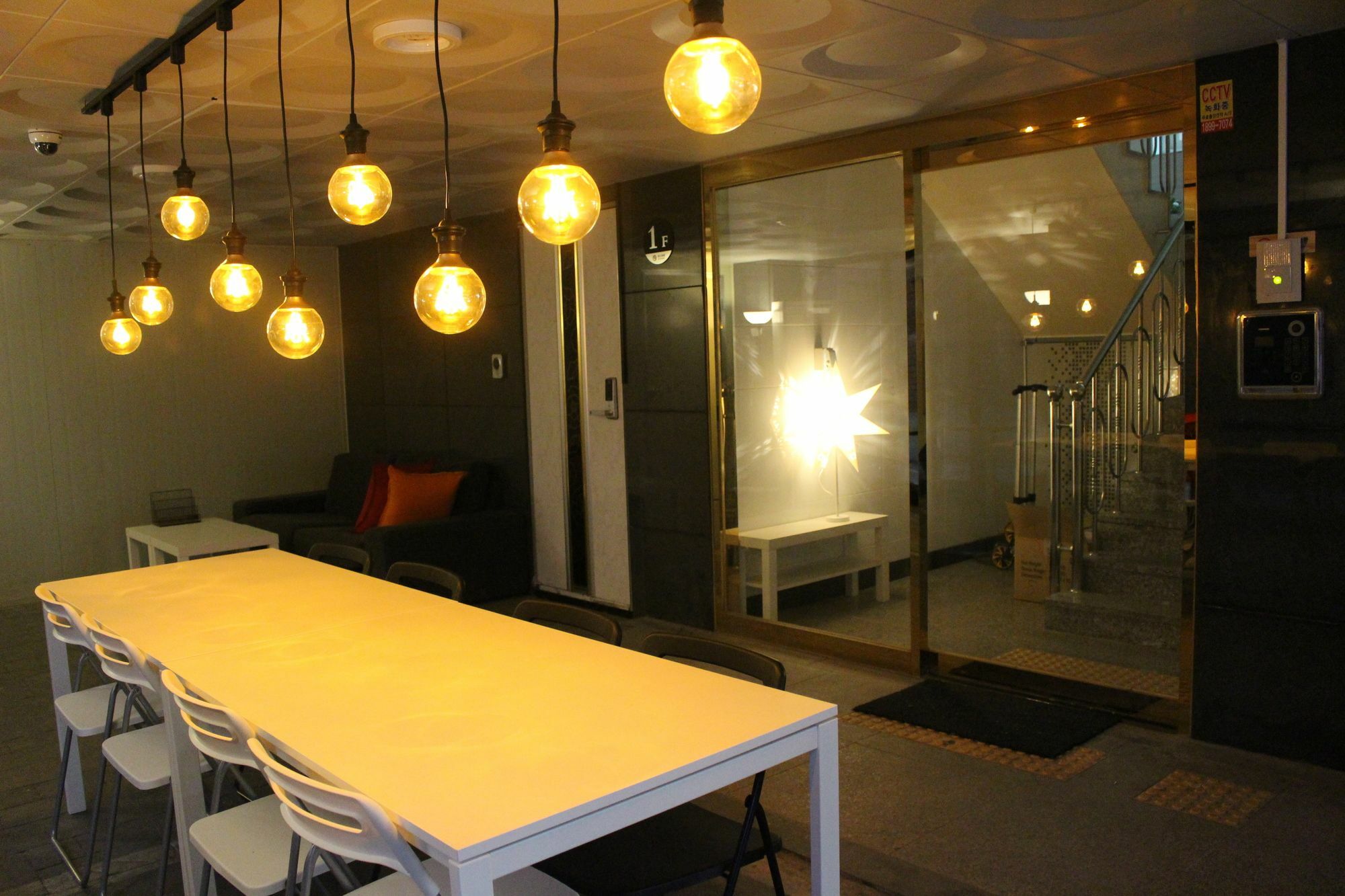 Bunk Guesthouse Hongdae2 Сеул Экстерьер фото