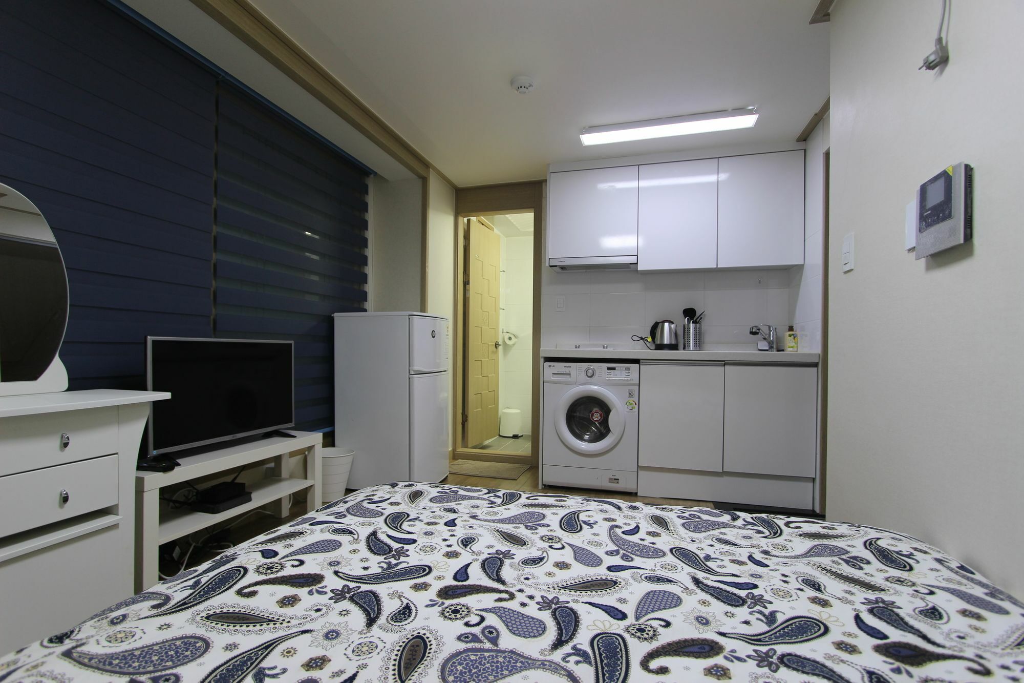 Bunk Guesthouse Hongdae2 Сеул Экстерьер фото