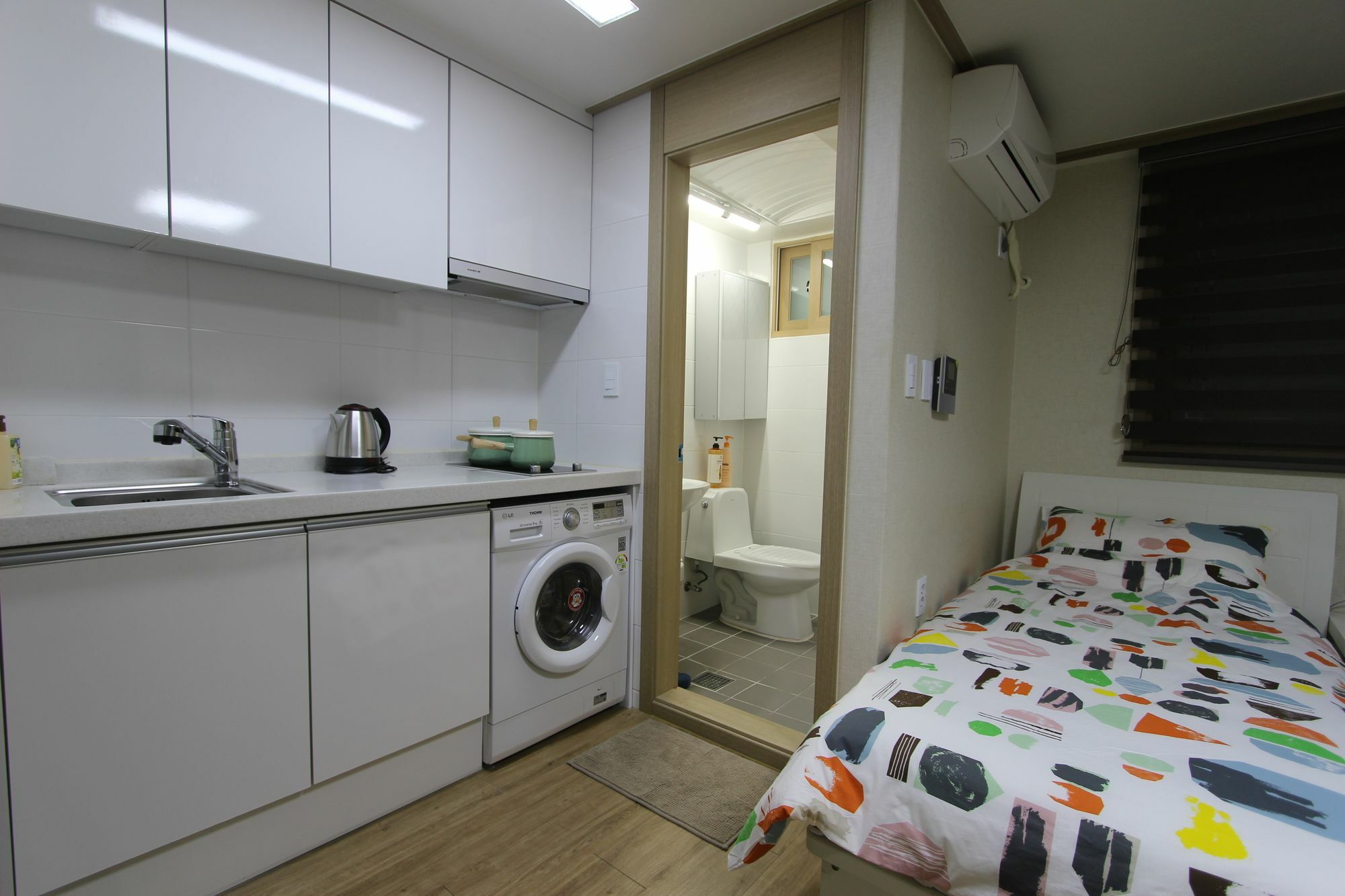 Bunk Guesthouse Hongdae2 Сеул Экстерьер фото